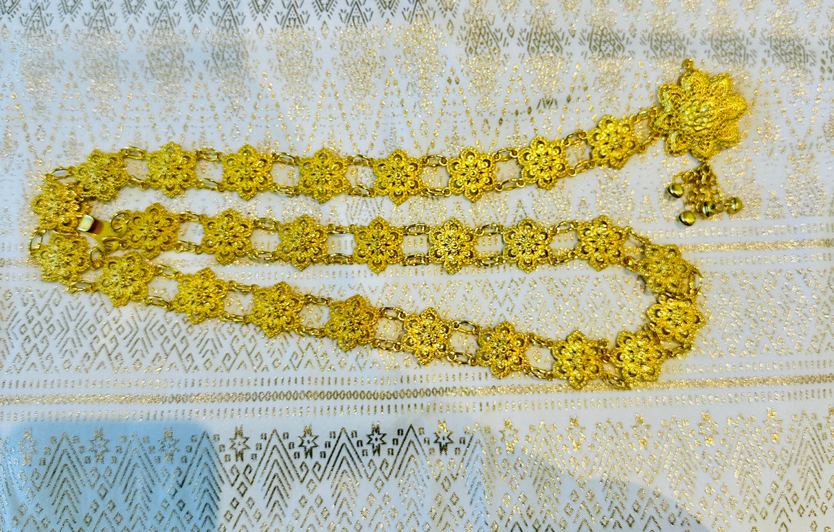 เข็มขัดสีทอง