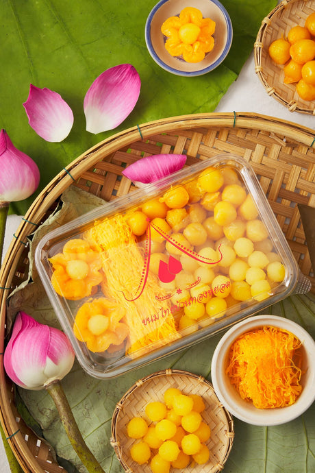 assortiment de sucreries thaies au jaune d'oeuf