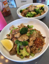 Nouilles de riz plates fraîches, coupées